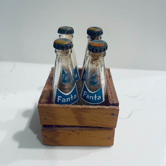 Vintage miniature set of 4 Fanta soda bottles with lids mini glass - Picture 6 of 8
